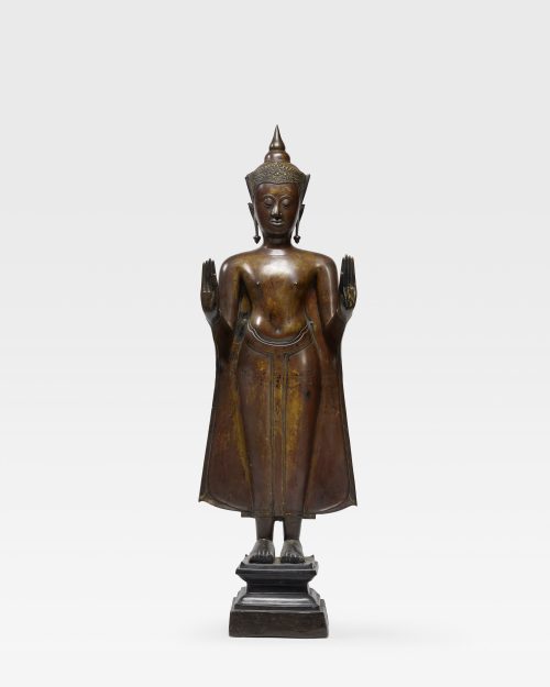 Buddha couronné debout