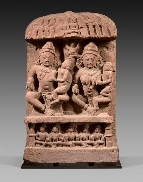 Stèle jaïne d'un couple avec deux enfants