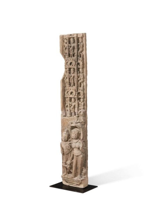 Montant de porte représentant une divinité fluviale – Image 4