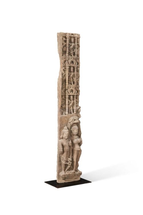 Montant de porte représentant une divinité fluviale – Image 3