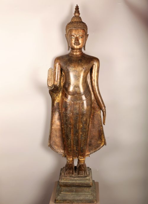 Buddha debout