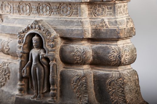 Piédestal figurant un Buddha – Image 4