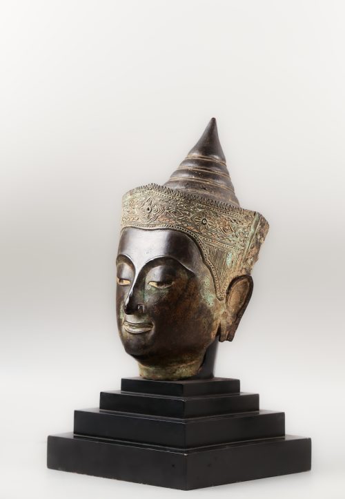 Tête de Buddha couronné
