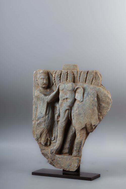 Relief de Buddha avec un éléphant